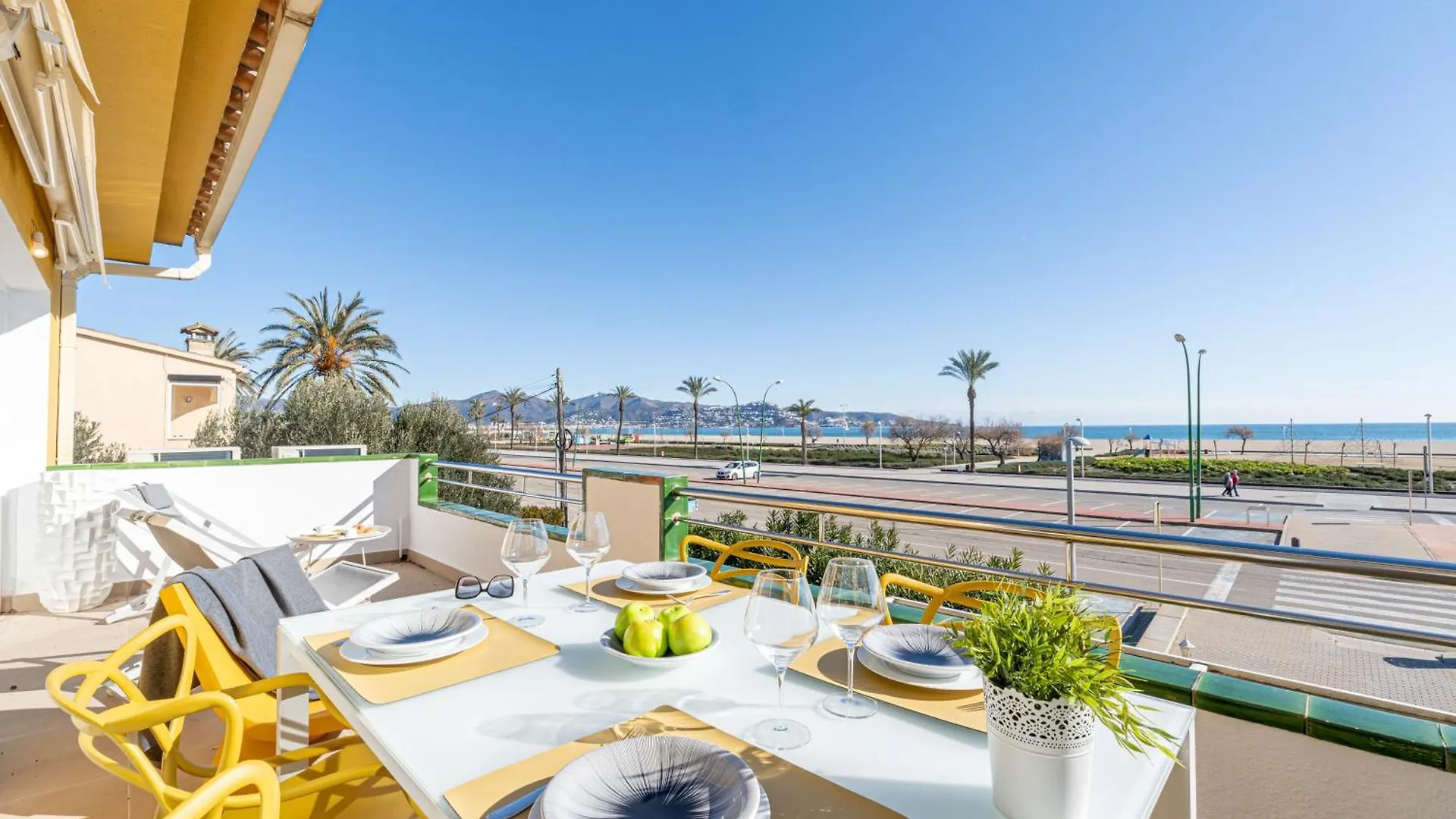 1013 Apartamento Vista Mar Con 2 Habitaciones By Homeselectspain Empuriabrava